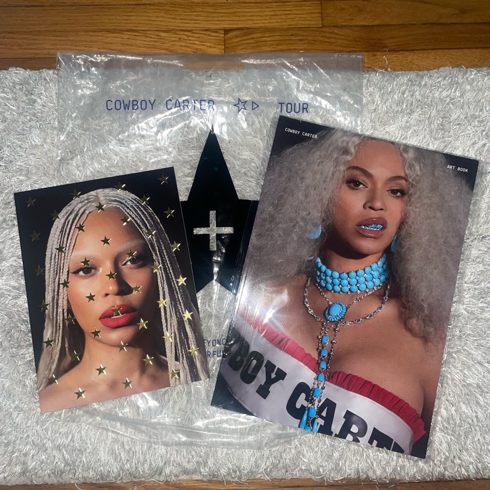 BUNDLE COWBOY CARTER TOUR BOOK & ART BOOK